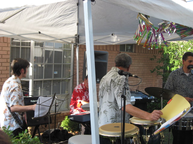 617x456 pixels (136K)